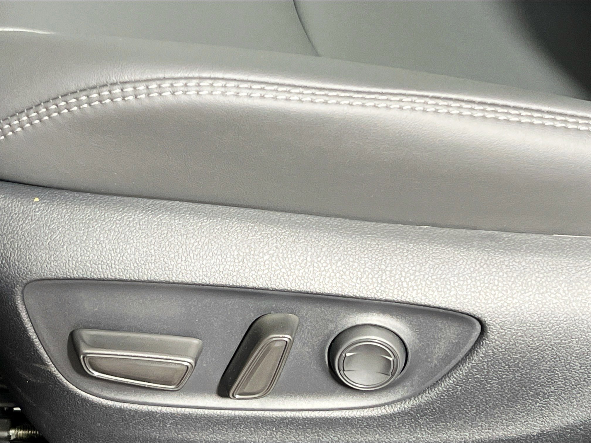 Used 2025 Toyota RAV4 XLE Premium image 15