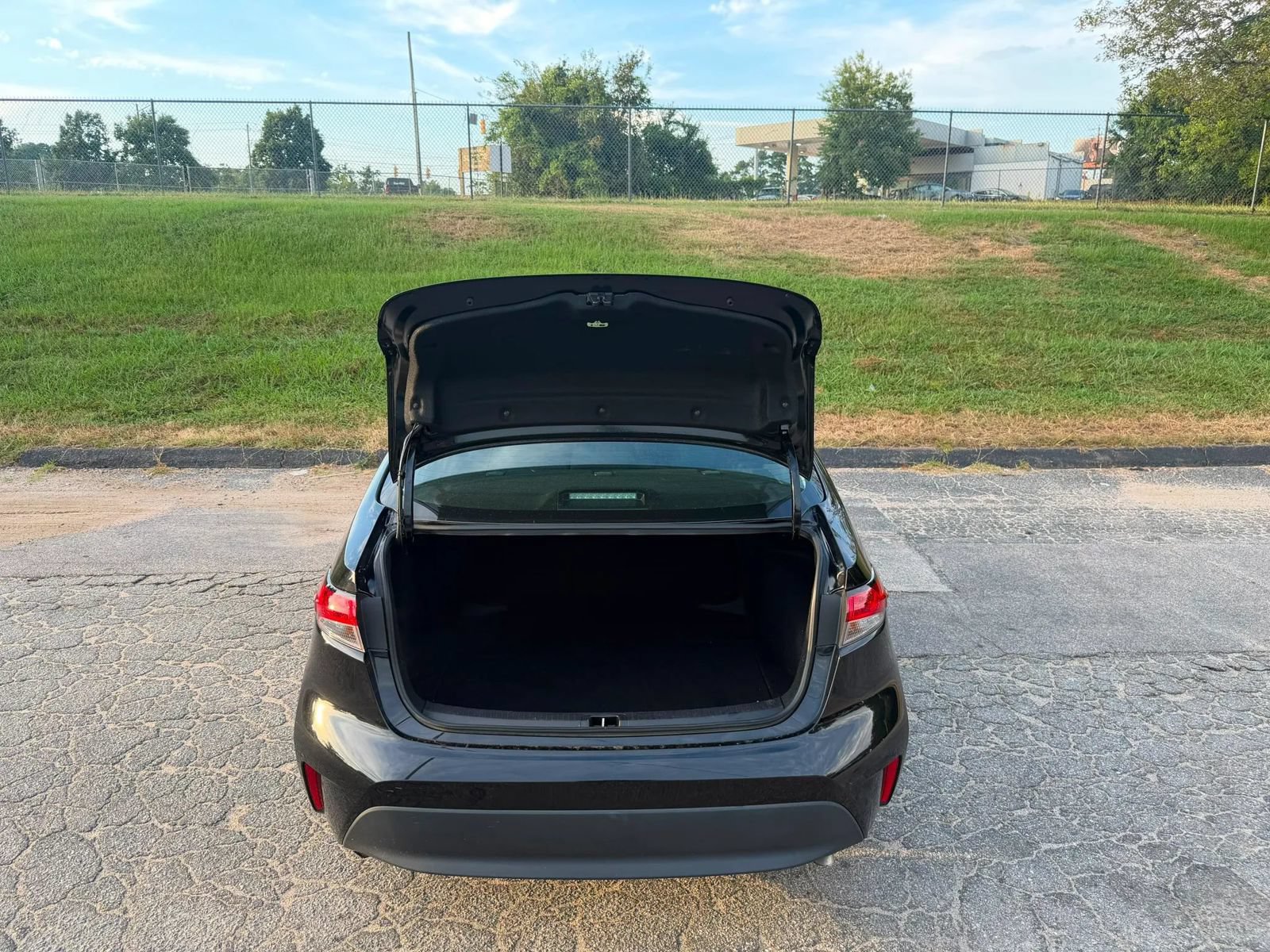 Used 2024 Toyota Corolla LE FWD image 5