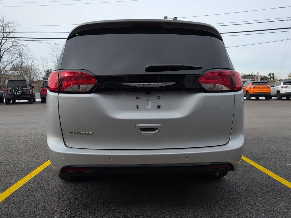 New 2026 Chrysler Voyager LX image 4