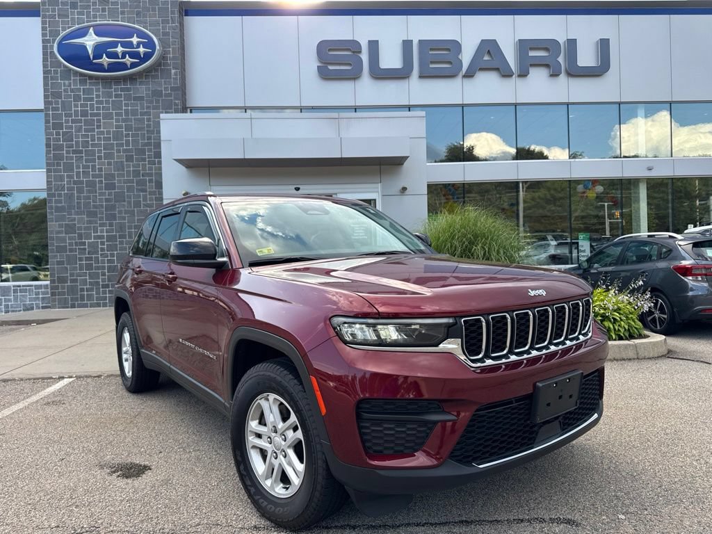 Used 2023 Jeep Grand Cherokee Laredo AWD/4WD image 1