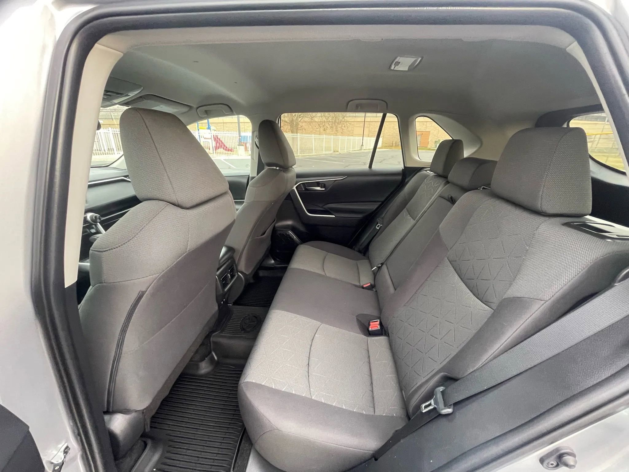 Used 2021 Toyota RAV4 XLE image 15