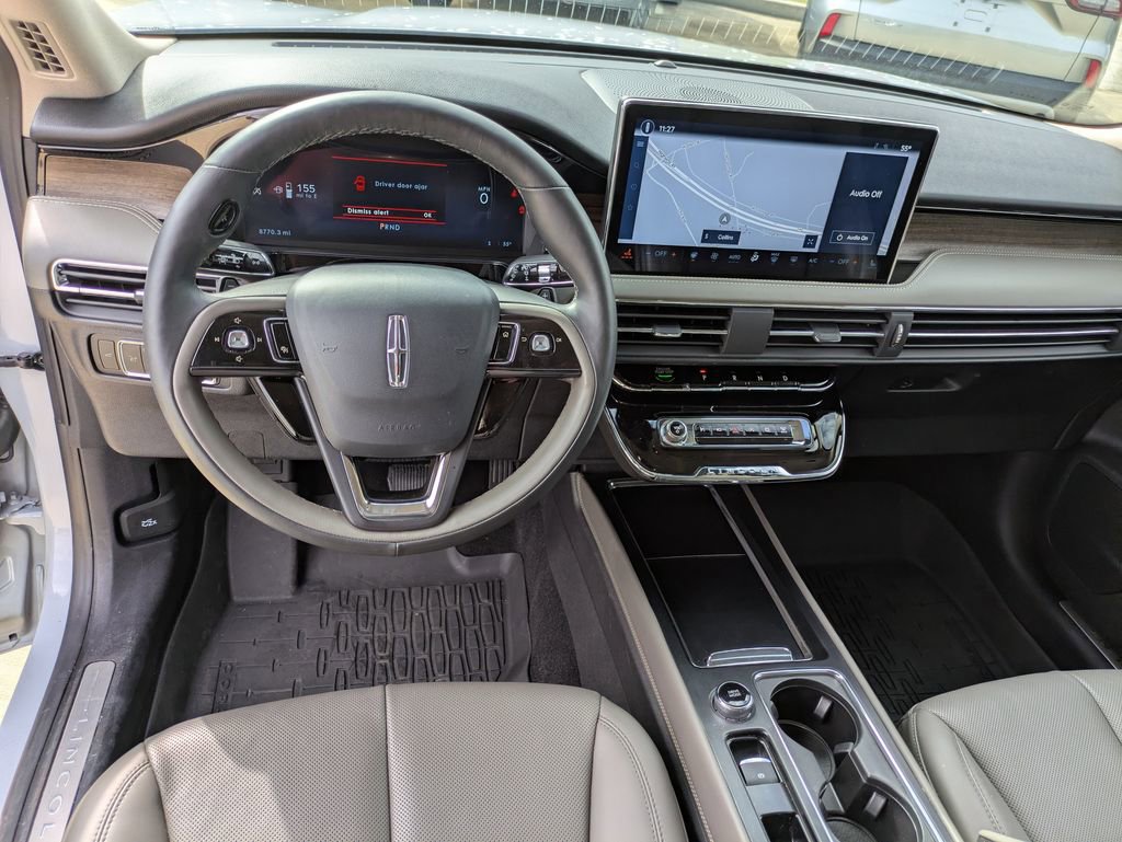 Used 2025 Lincoln Corsair Reserve image 11