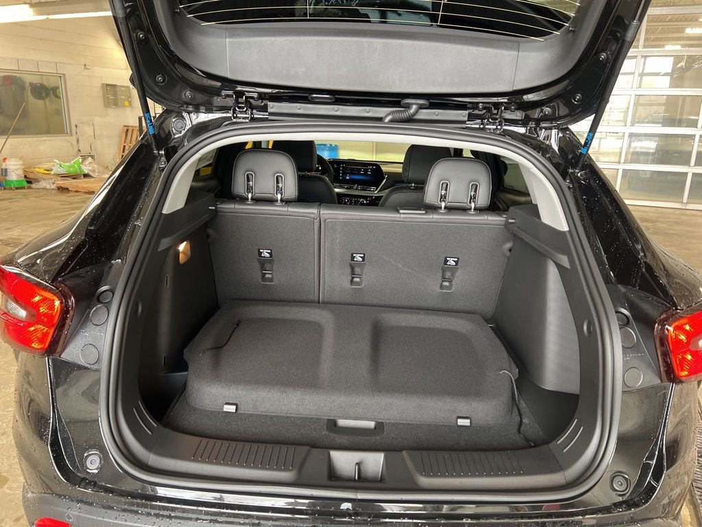 New 2026 Chevrolet Trax LT w/ Sunroof Package image 6