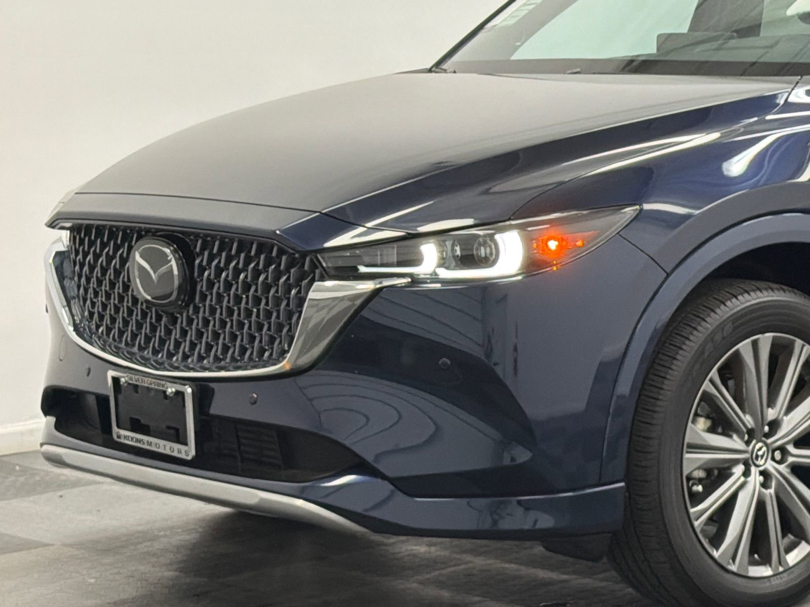 Certified 2025 MAZDA CX-5 Signature AWD/4WD image 2