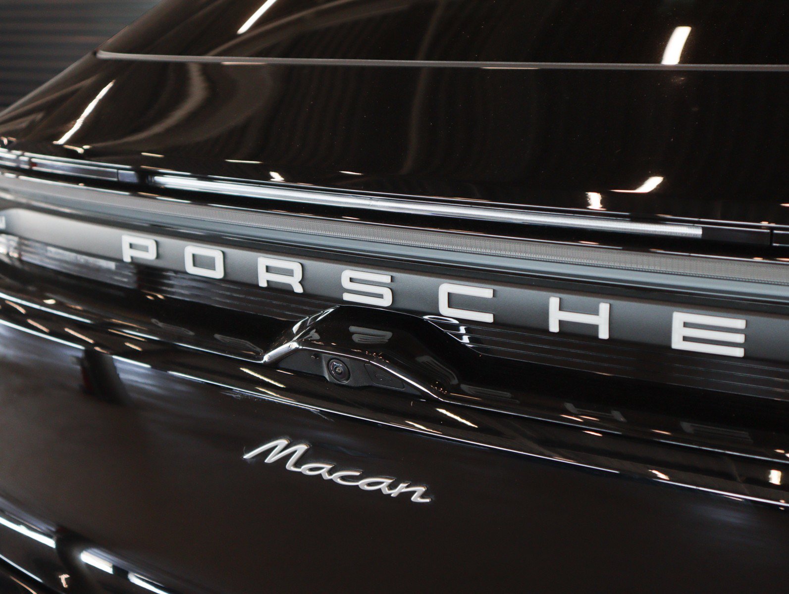Certified 2026 Porsche Macan Electric RWD image 29