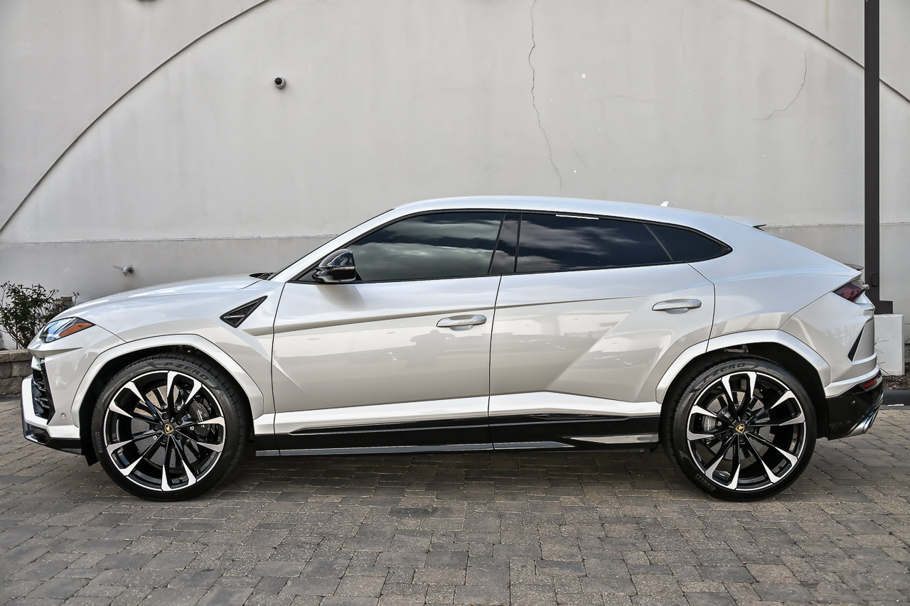 Used 2022 Lamborghini Urus AWD/4WD image 11