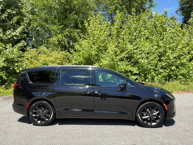 New 2027 Chrysler Pacifica Select FWD image 5