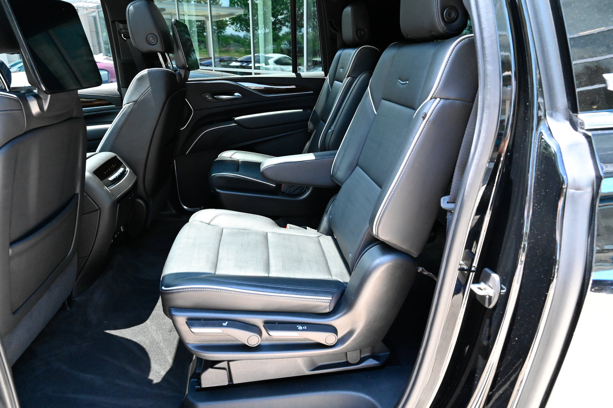 Used 2021 Cadillac Escalade ESV Premium Luxury AWD/4WD image 34