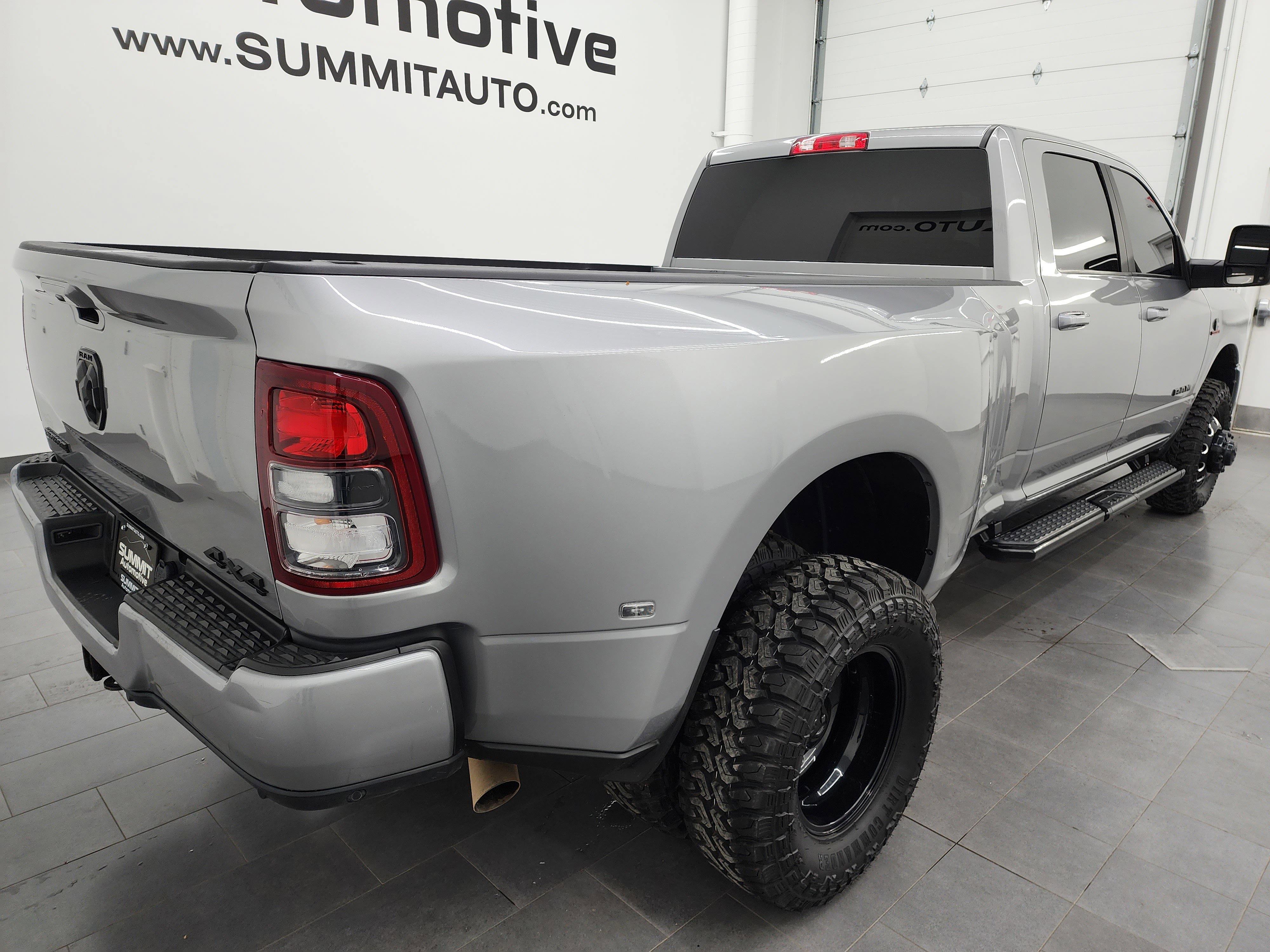 Used 2023 RAM 3500 Big Horn w/ Night Edition image 4