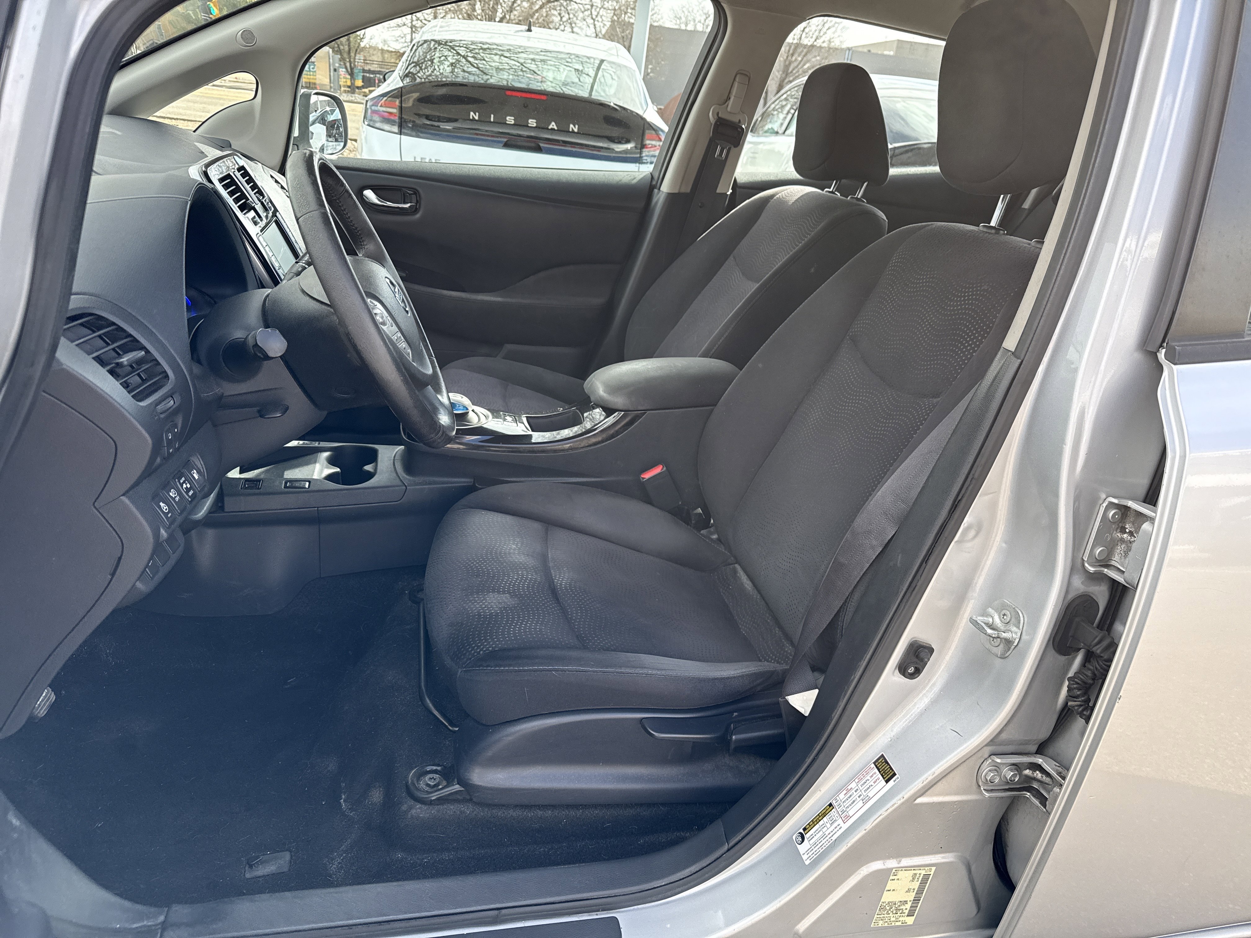 Used 2015 Nissan Leaf SV image 11