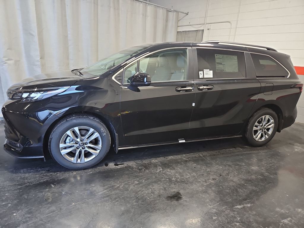 New 2026 Toyota Sienna XLE image 4