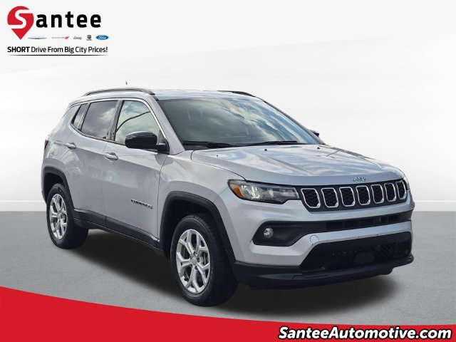 Used 2024 Jeep Compass Latitude AWD/4WD image 1