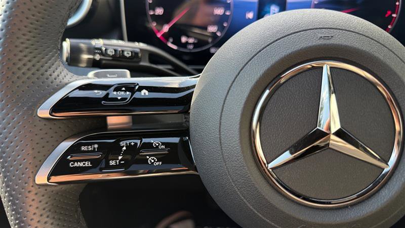 Used 2025 Mercedes-Benz GLC 300 image 33