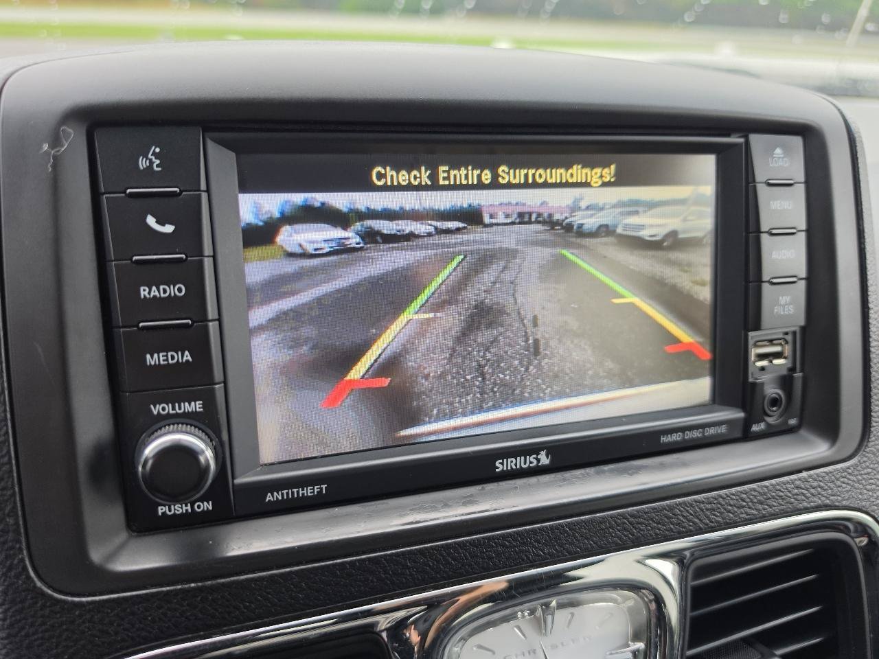 Used 2014 Chrysler Town & Country Touring FWD image 13