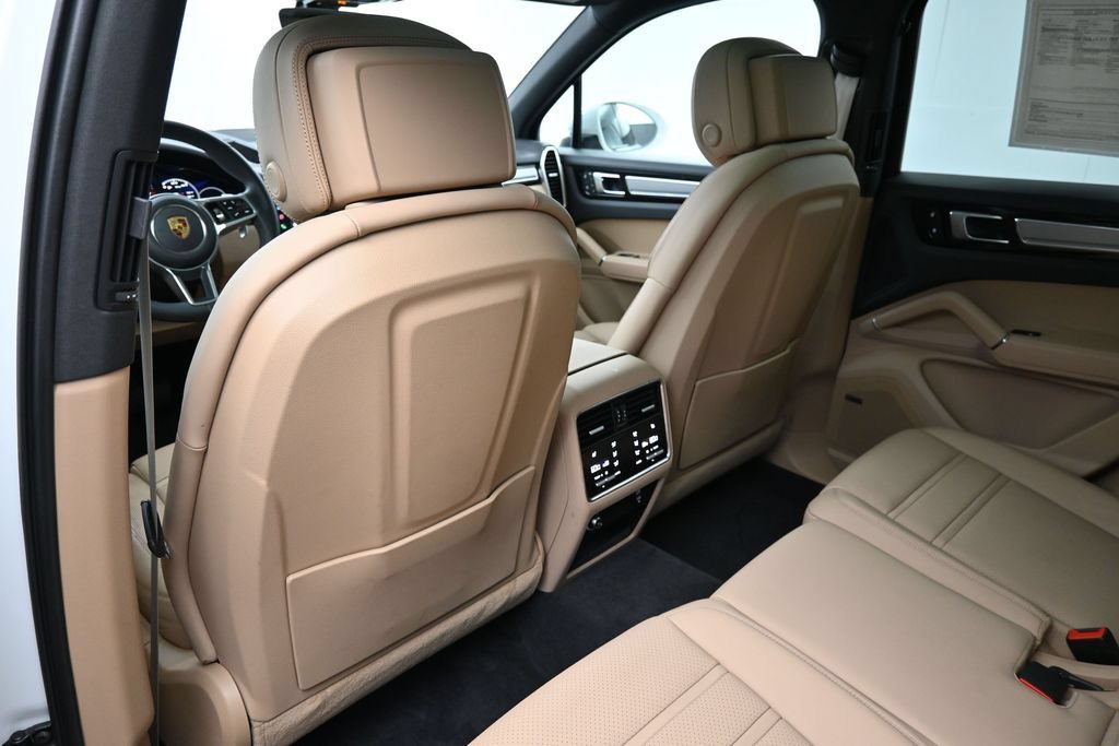 Certified 2023 Porsche Cayenne Platinum Edition AWD/4WD image 8