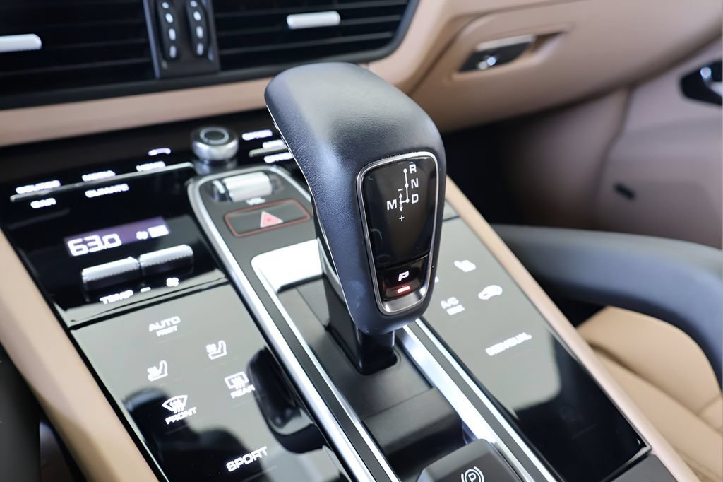 Used 2023 Porsche Cayenne Turbo AWD/4WD image 28