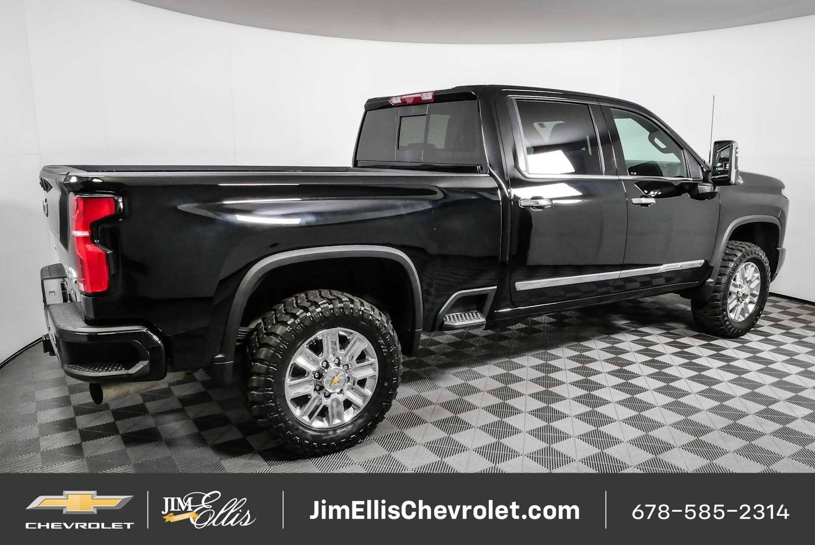 Certified 2025 Chevrolet Silverado 2500 High Country w/ High Country Premium Package AWD/4WD image 2
