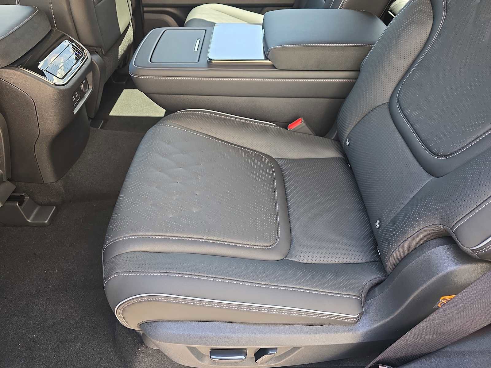 New 2026 INFINITI QX80 Autograph w/ Premium Cargo Package image 15
