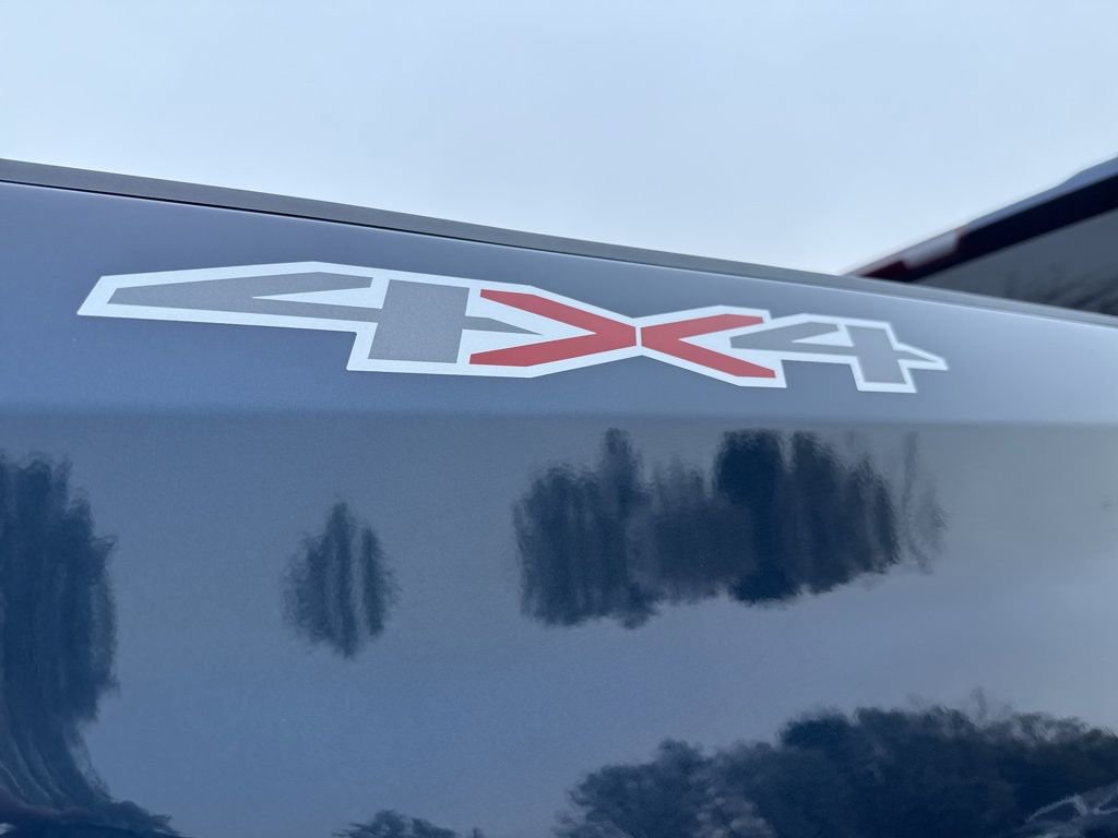 Used 2022 Chevrolet Silverado 1500 LT AWD/4WD image 9