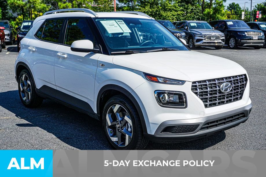 Used 2025 Hyundai Venue SEL FWD image 3