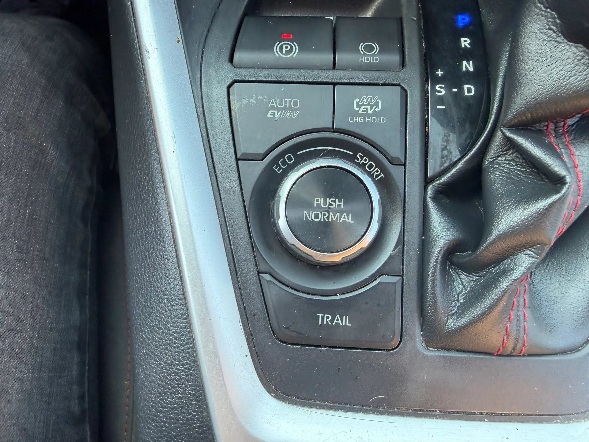 Used 2021 Toyota RAV4 SE w/ Weather & Moonroof Package AWD/4WD image 29