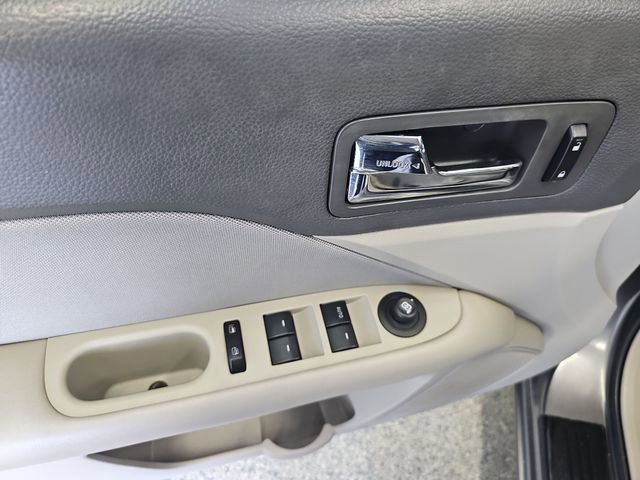 Used 2011 Ford Fusion SE FWD image 11