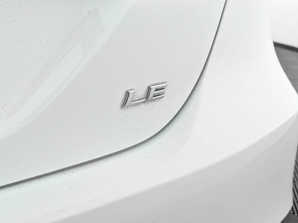 Used 2021 Toyota Camry LE image 9