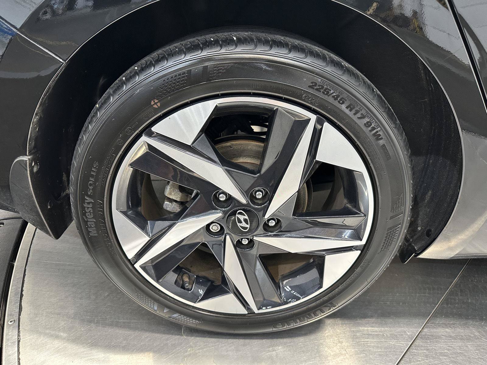 Certified 2023 Hyundai Elantra Limited FWD image 11