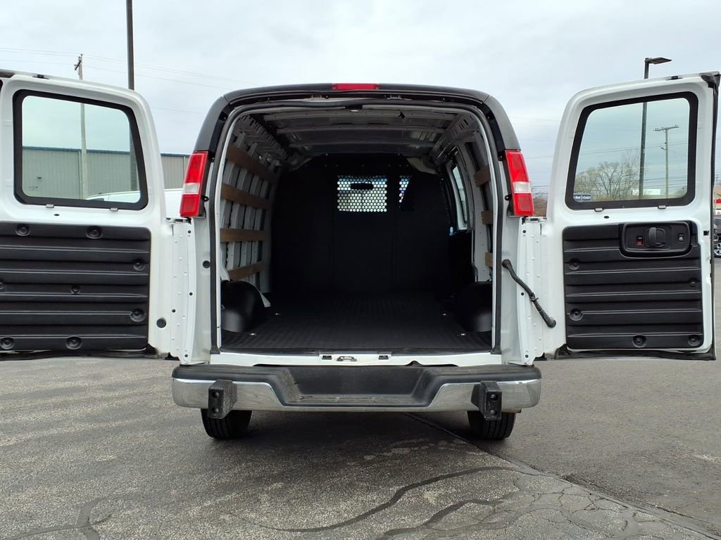 Used 2024 GMC Savana 2500 w/ Driver Convenience Package image 12
