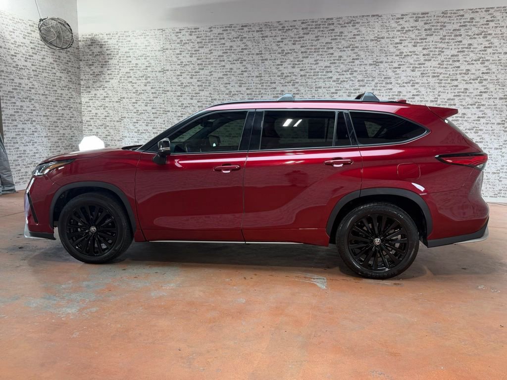 Used 2023 Toyota Highlander XSE FWD image 4