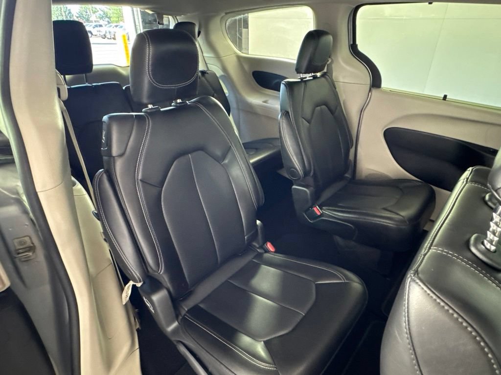 Certified 2024 Chrysler Pacifica Touring-L FWD image 42