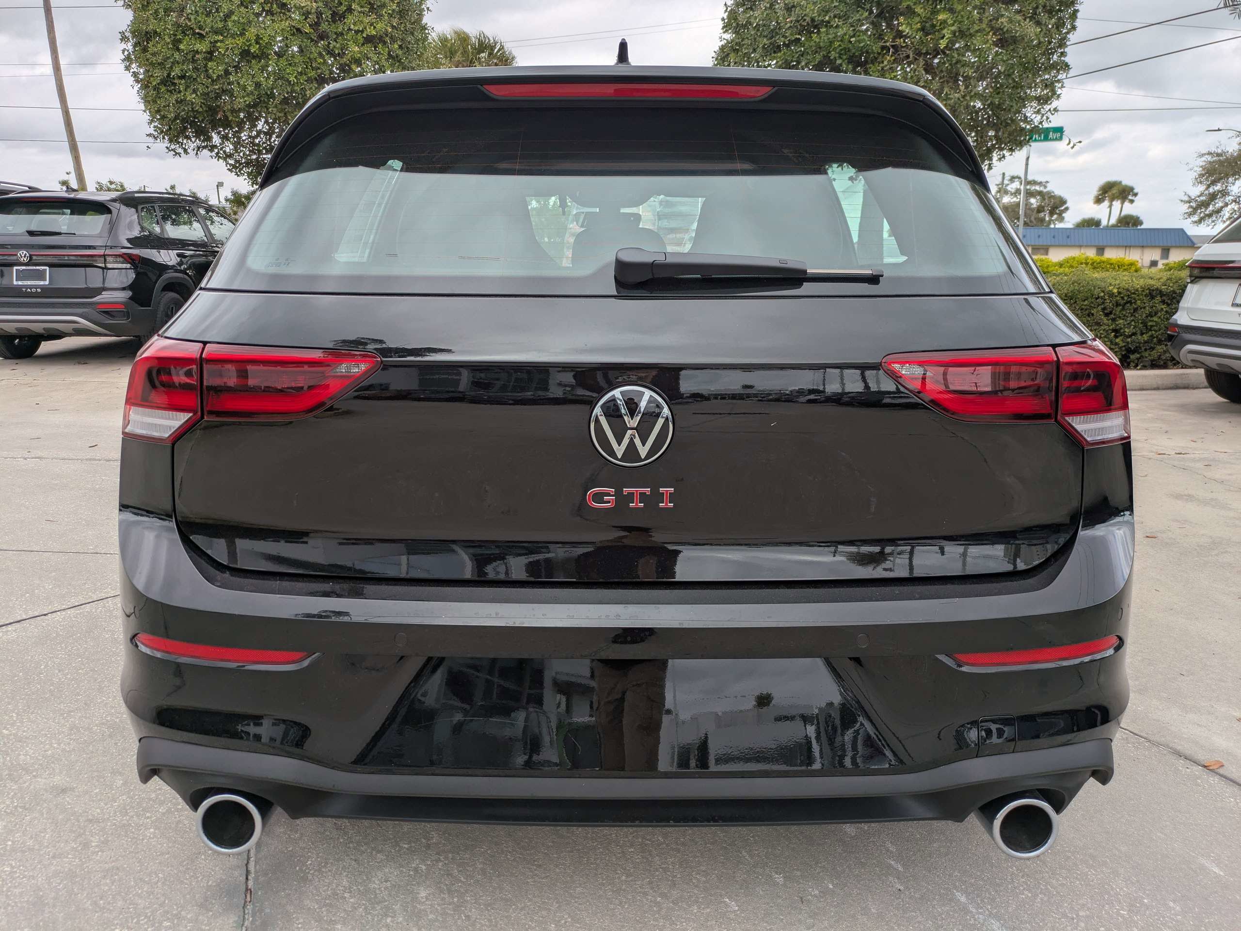 New 2026 Volkswagen GTI SE FWD image 5
