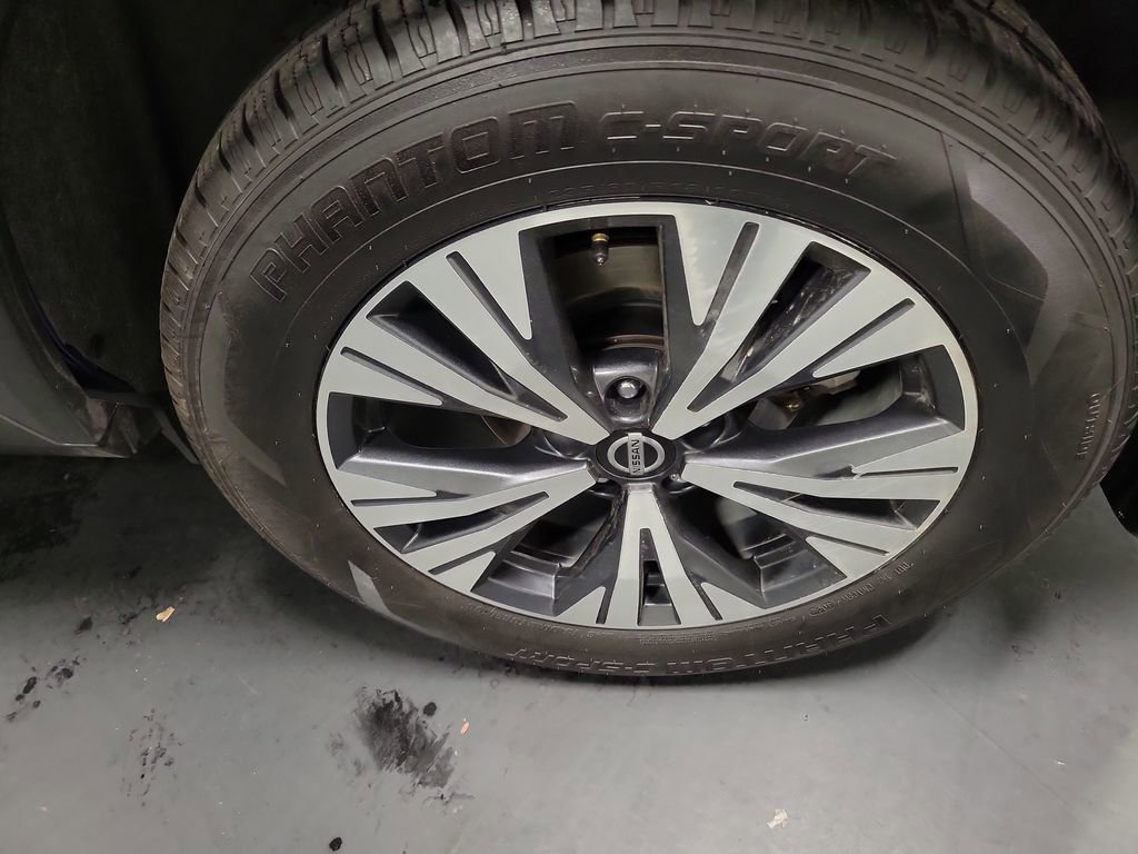 Used 2021 Nissan Rogue SV image 10