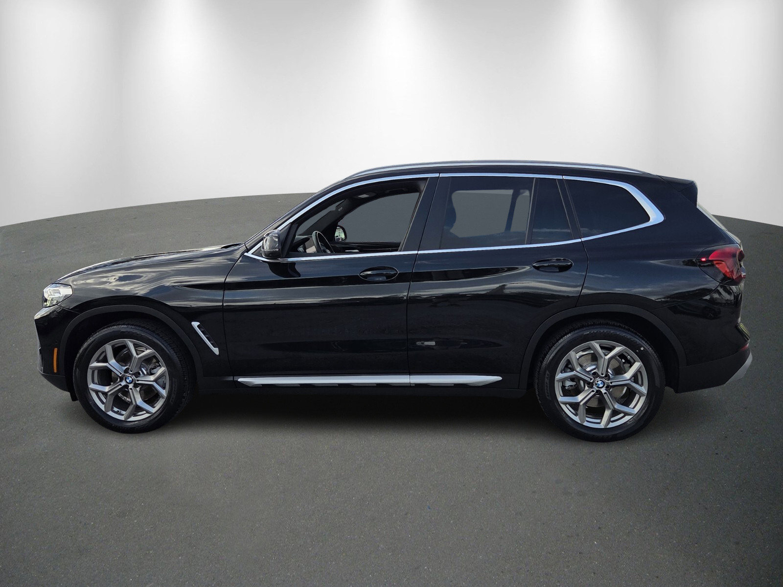 Certified 2024 BMW X3 sDrive30i w/ Premium Package image 4