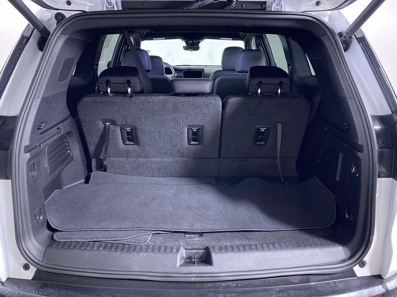 Certified 2026 GMC Acadia Elevation w/ Elevation Premium Package FWD image 15
