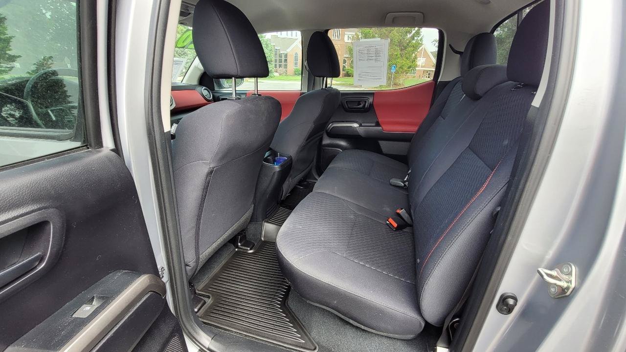 Used 2020 Toyota Tacoma SR5 AWD/4WD image 15