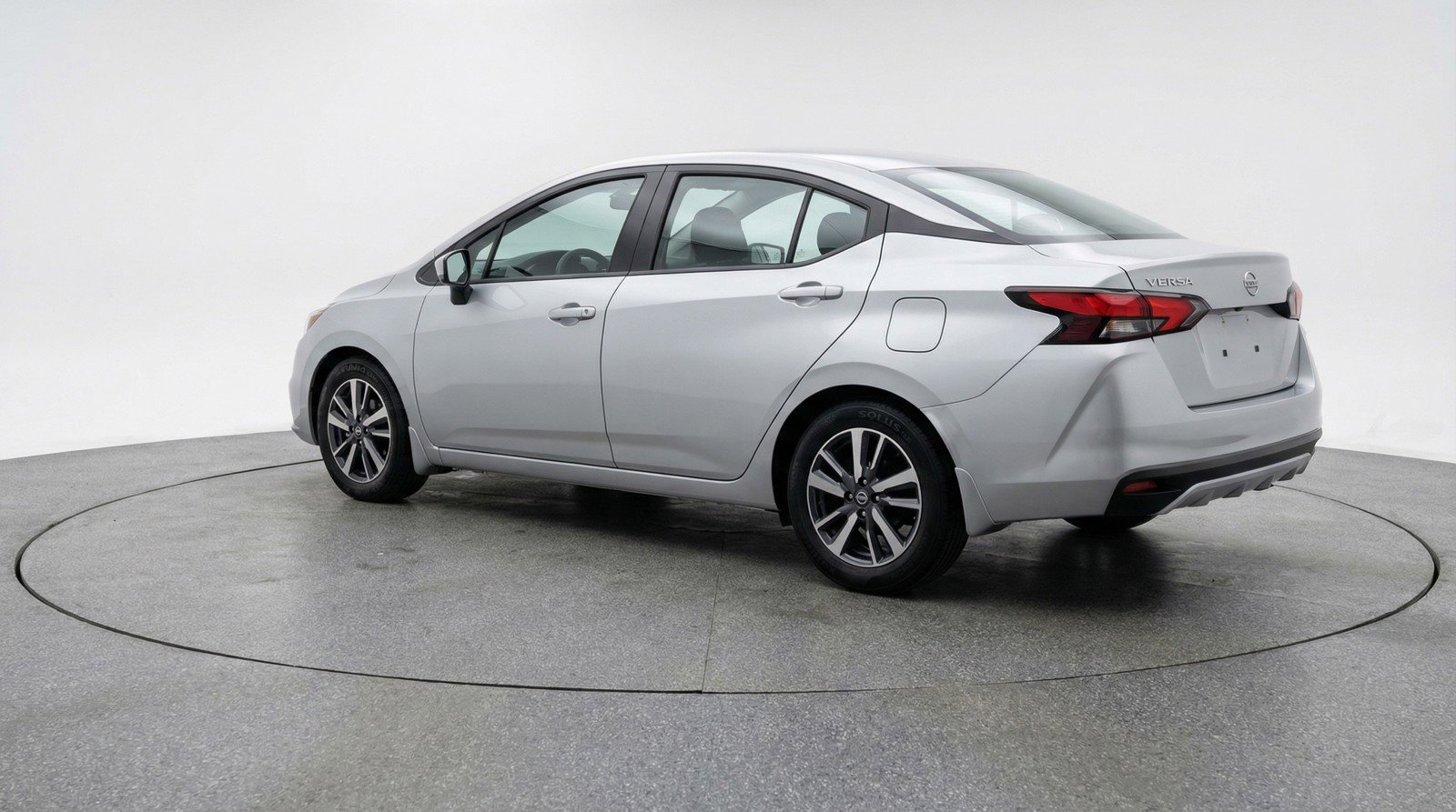 Used 2025 Nissan Versa SV image 6