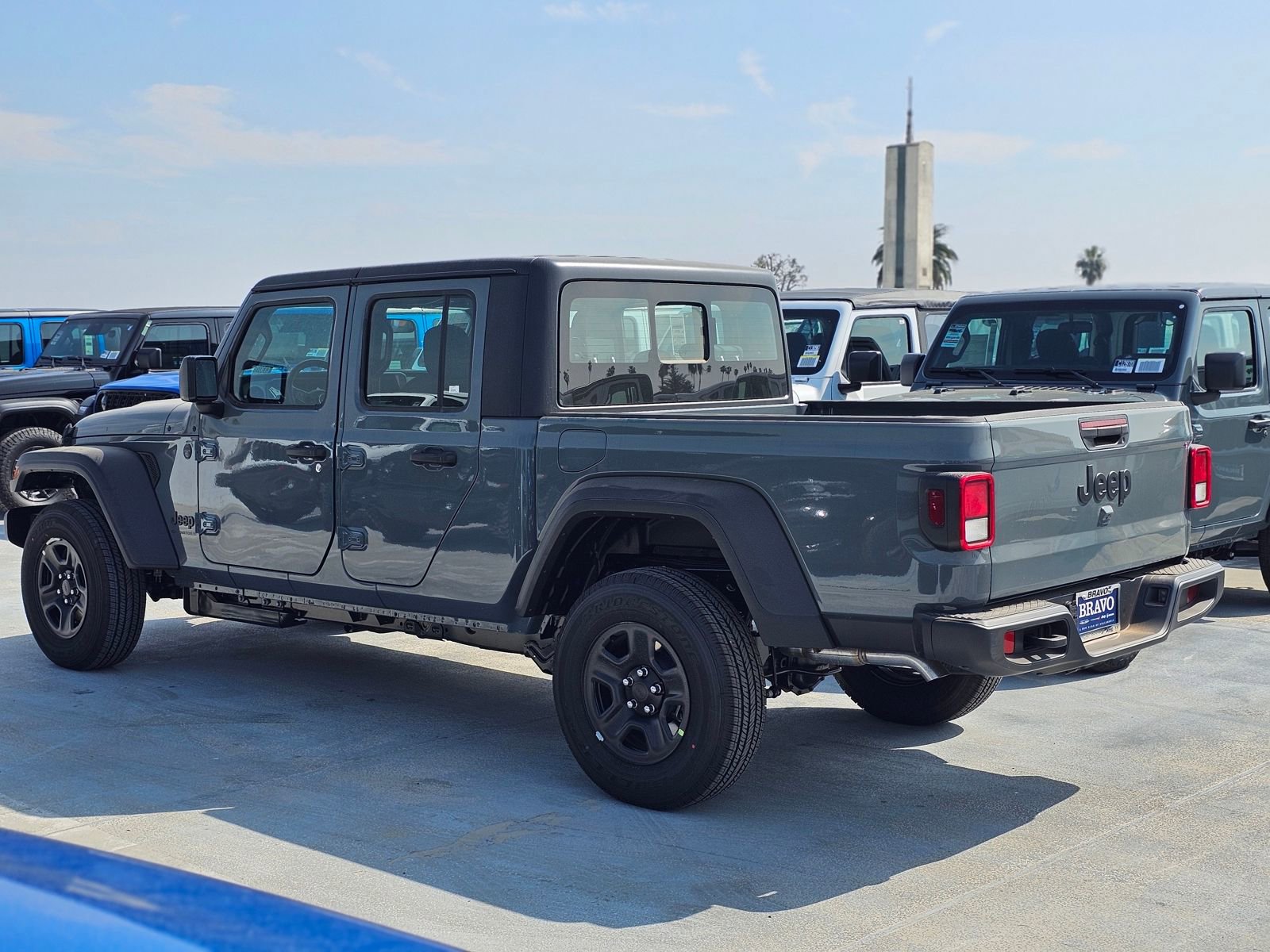 New 2026 Jeep Gladiator Sport AWD/4WD image 5