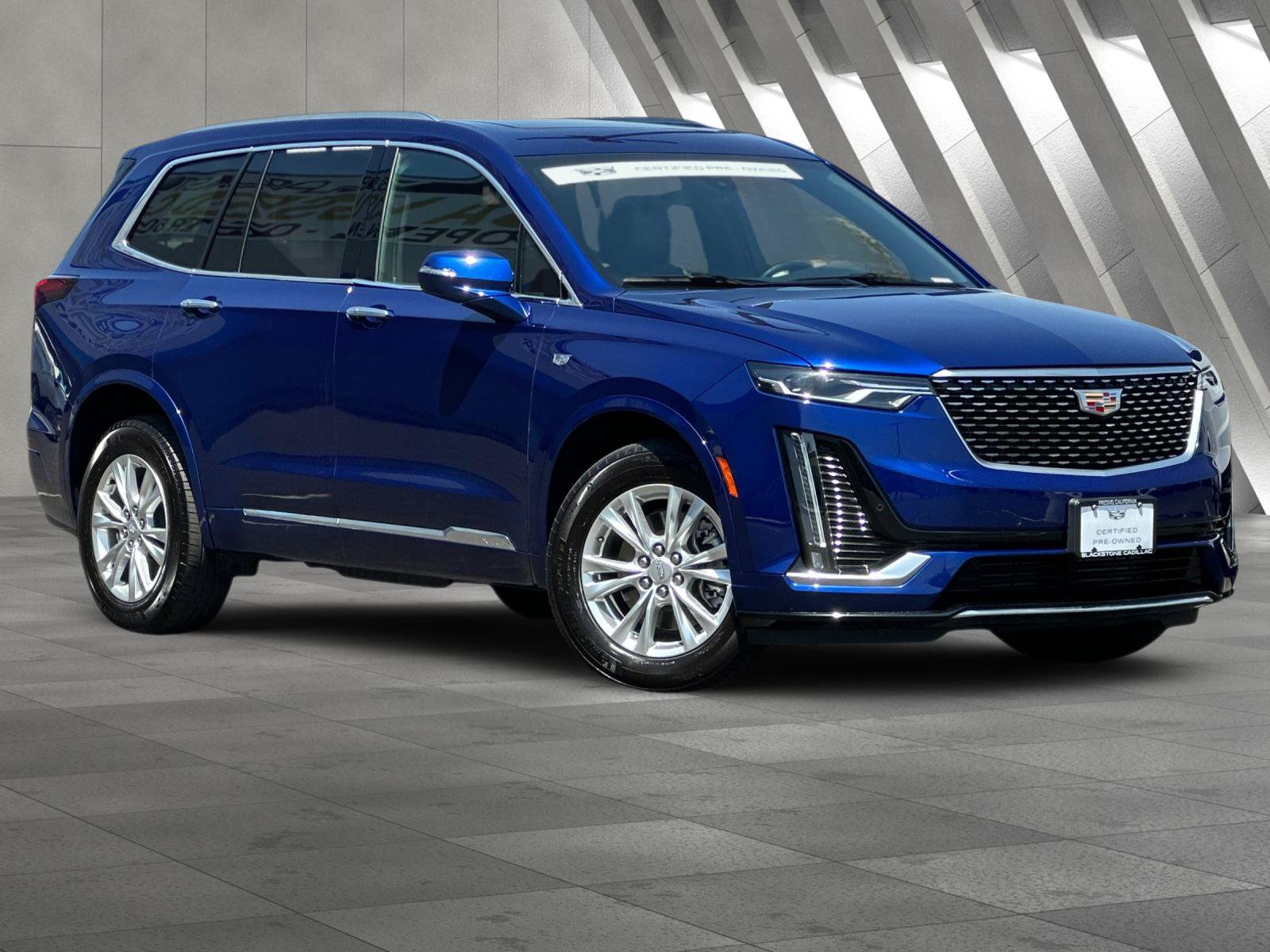 Certified 2023 Cadillac XT6 Luxury AWD/4WD image 2