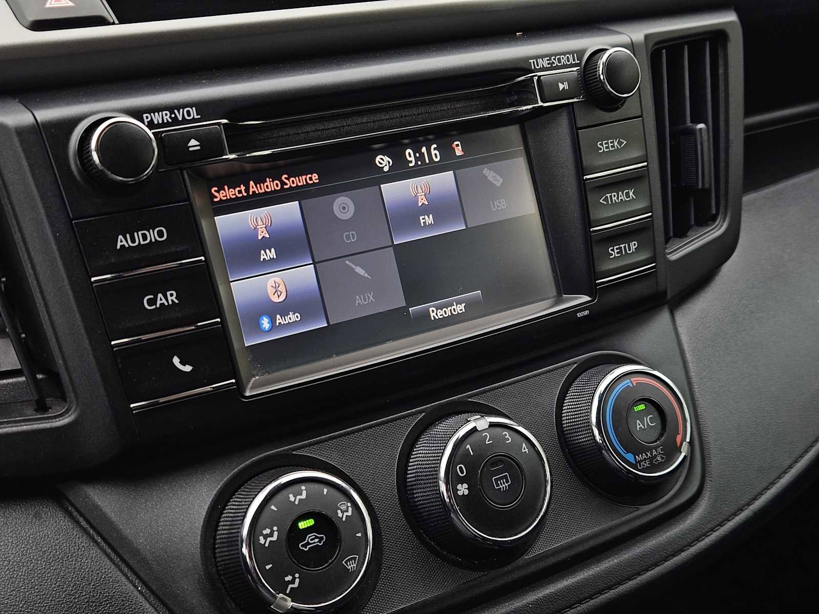 Used 2018 Toyota RAV4 LE image 17