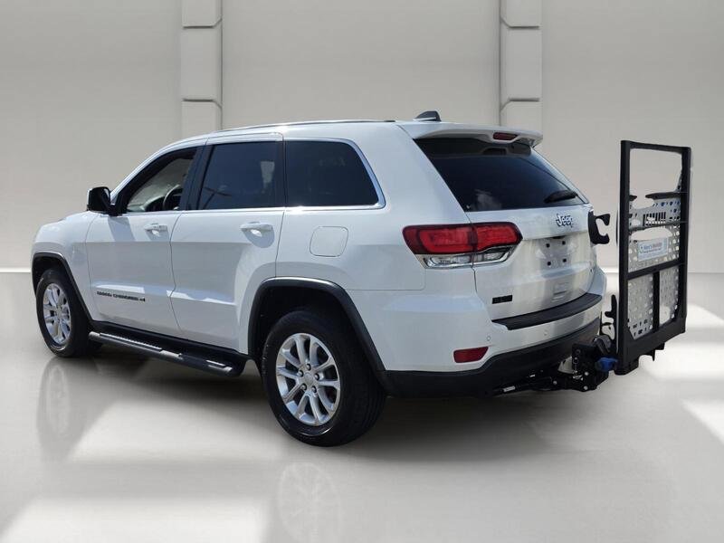 Certified 2022 Jeep Grand Cherokee Laredo E RWD image 3