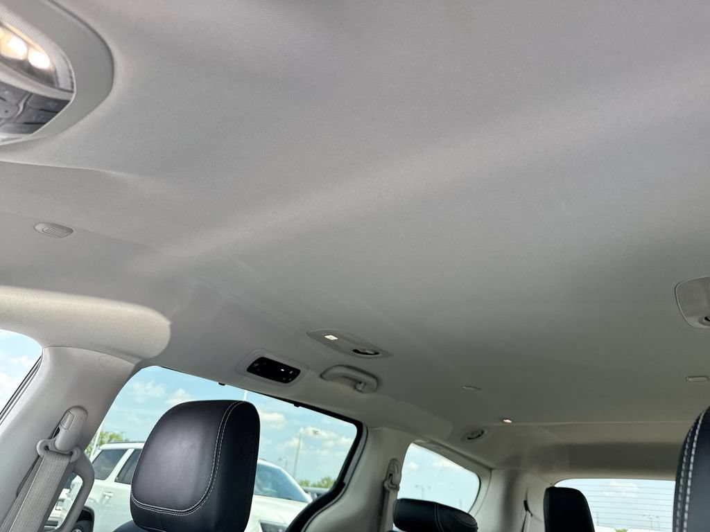 Used 2024 Chrysler Pacifica Touring-L FWD image 21