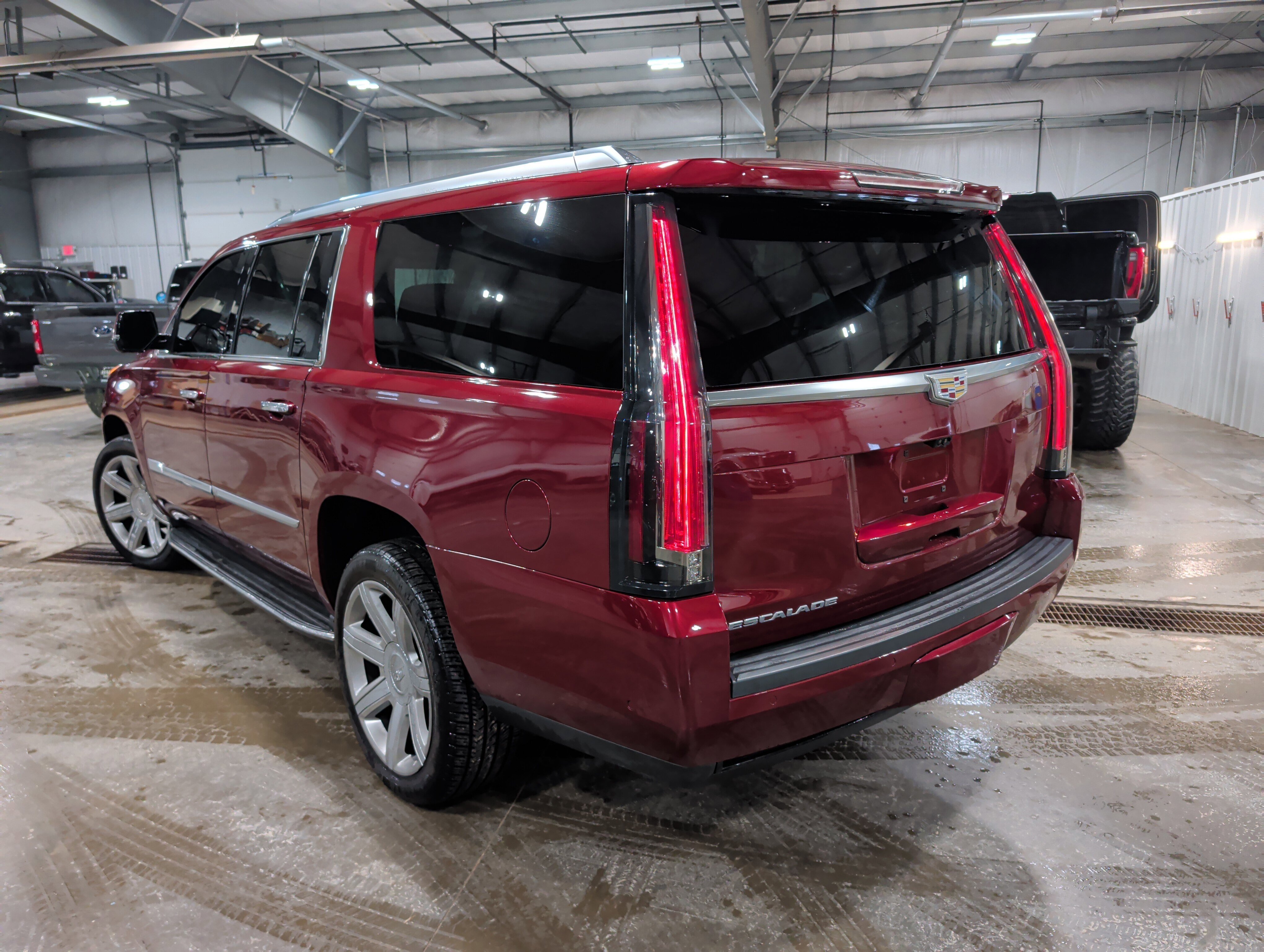 Used 2020 Cadillac Escalade ESV Luxury AWD/4WD image 4