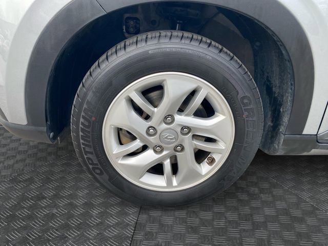 Used 2020 Hyundai Venue SEL image 29