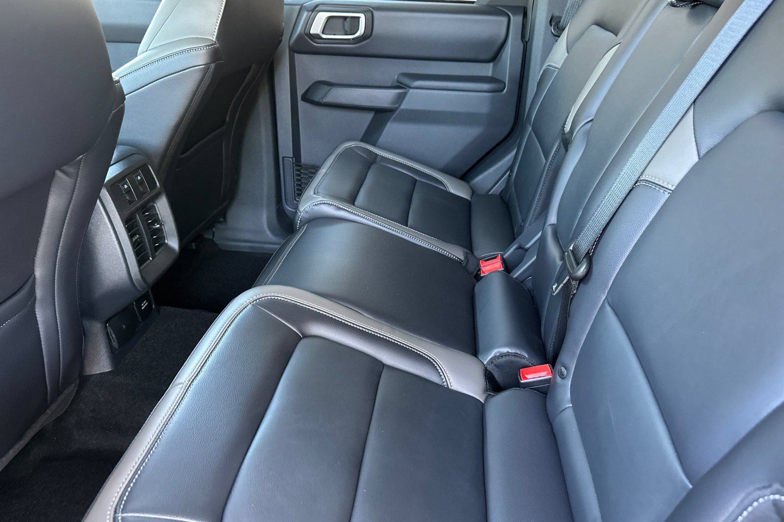 New 2026 Ford Bronco Outer Banks w/ Sasquatch Package AWD/4WD image 12