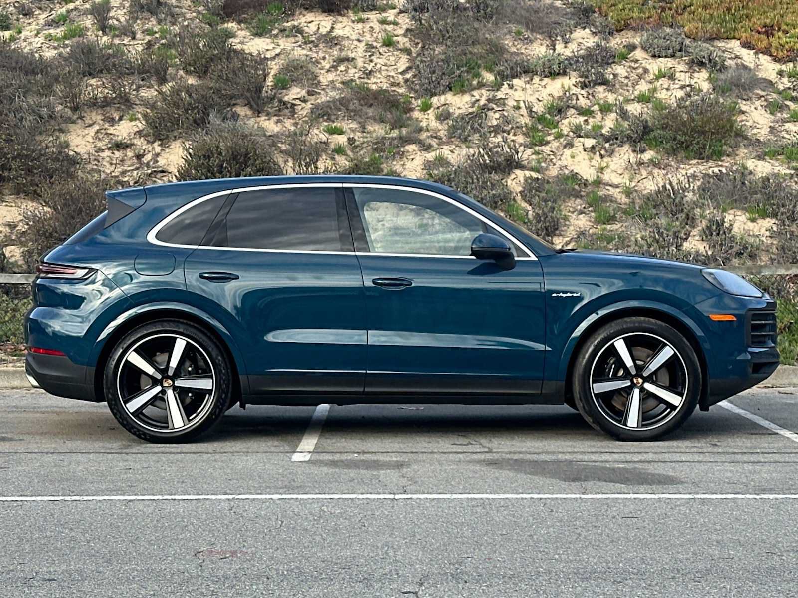 Used 2025 Porsche Cayenne E-Hybrid AWD/4WD image 9