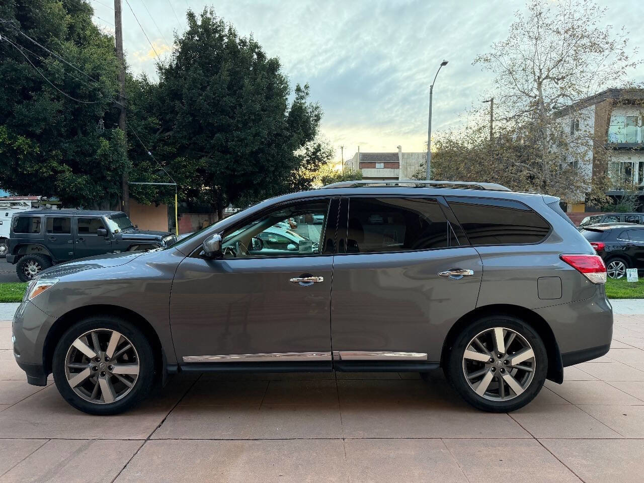 Used 2016 Nissan Pathfinder Platinum w/ Cargo Package image 8