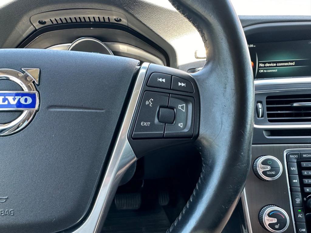 Used 2016 Volvo V60 T5 Cross Country image 12