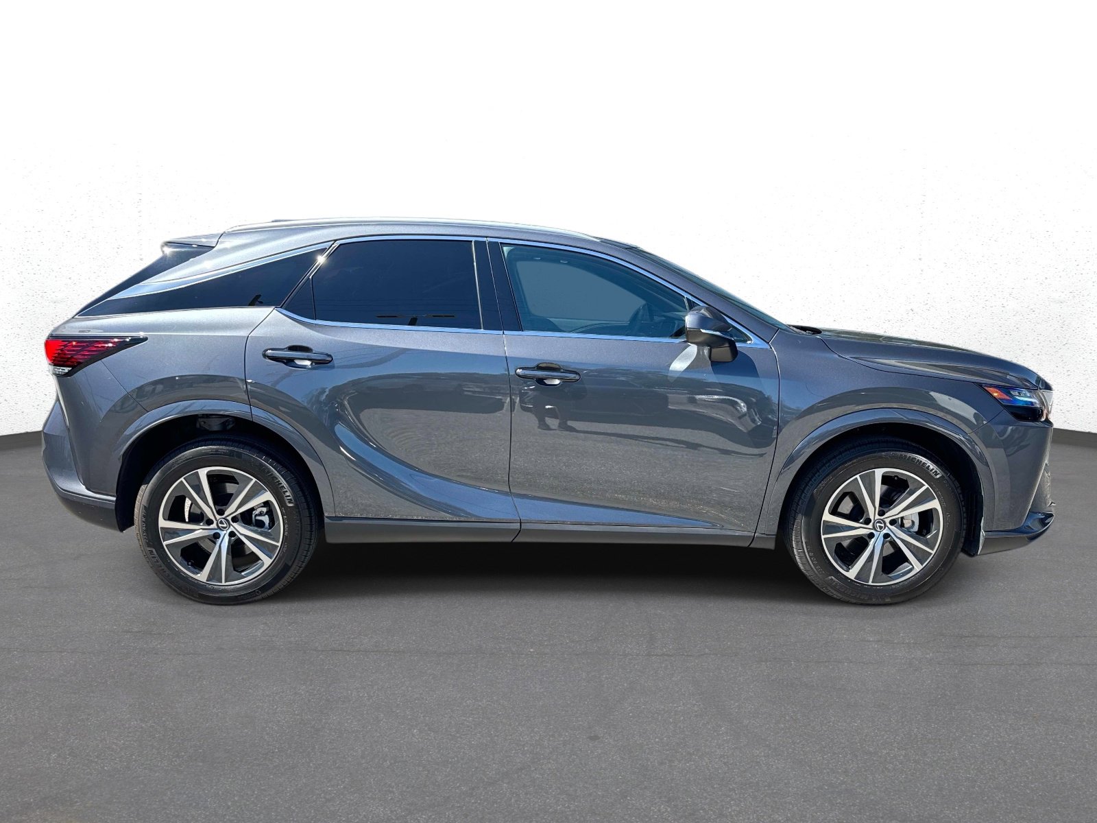 Used 2025 Lexus RX 350h w/ Accessory Package (Z1) AWD/4WD image 2