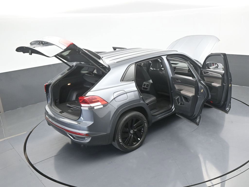 Used 2022 Volkswagen Atlas Cross Sport SE w/ Black Wheel Package image 71